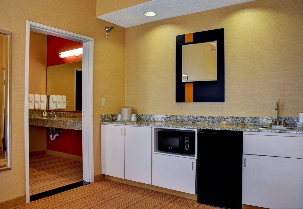Фото Courtyard by Marriott Indianapolis South