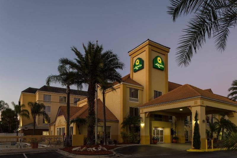 Фото La Quinta Inn & Suites by Wyndham Orlando Universal area