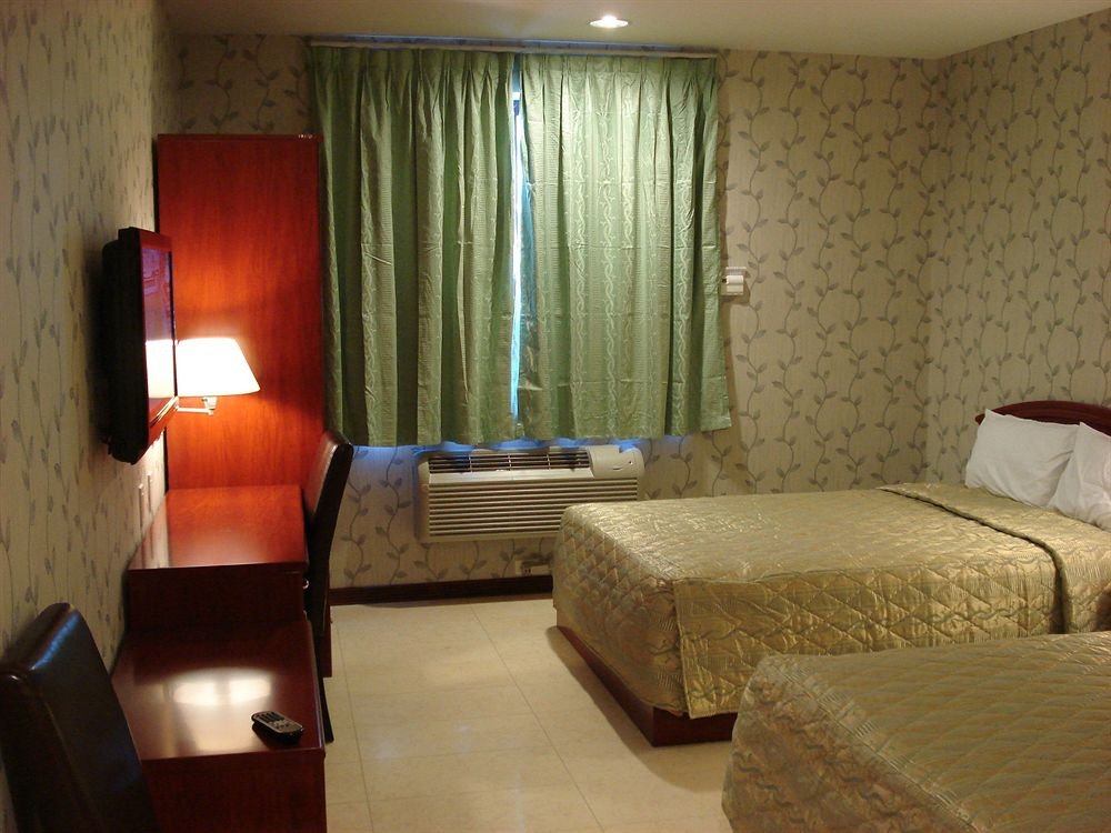 Фото Knights Inn Brooklyn Sunset Park