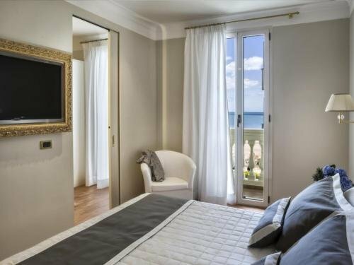 Гостиница Novecento Suite в Риччоне