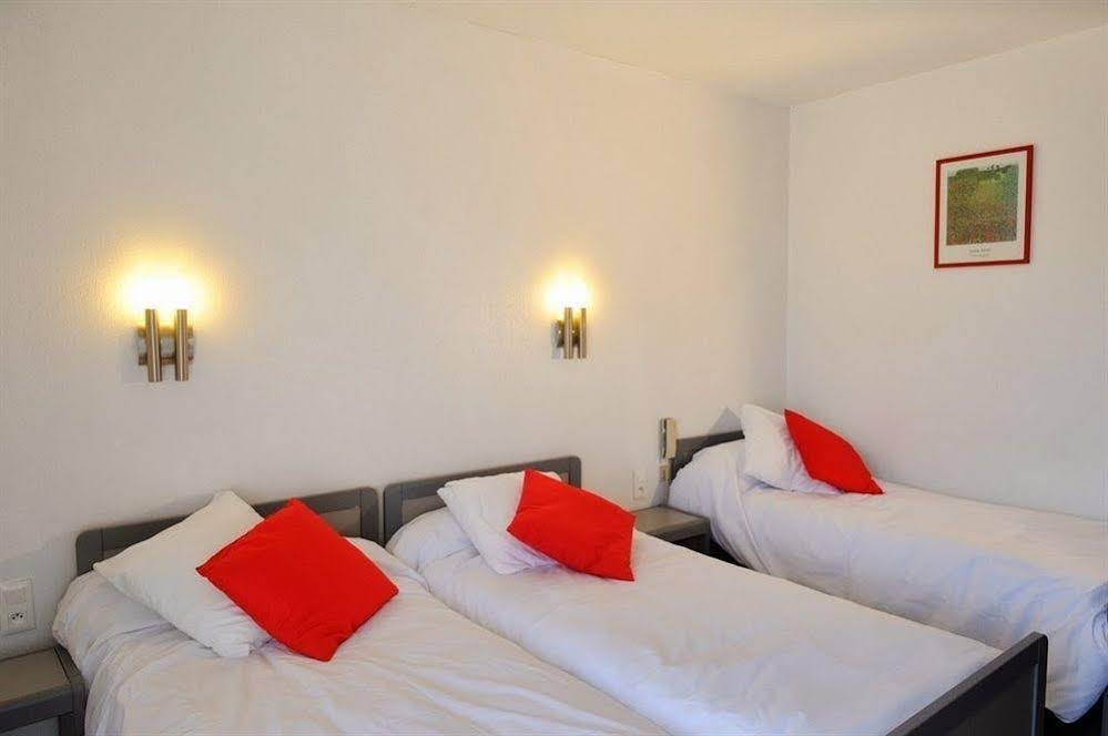 Фото Hôtel Les Mimosas