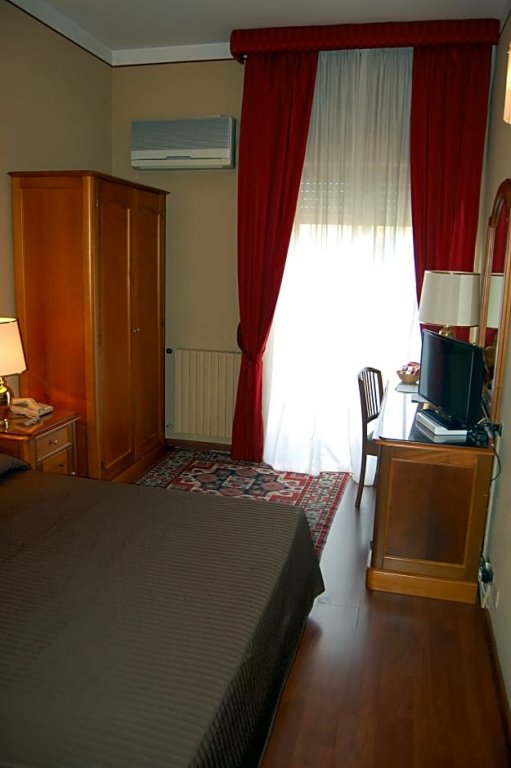 Фото Garden Hotel