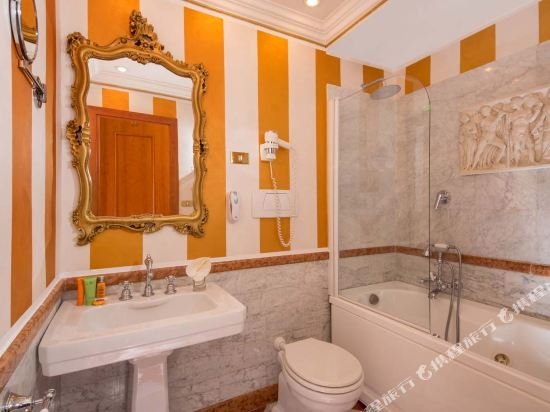 Фото The Inn at the Spanish Steps 