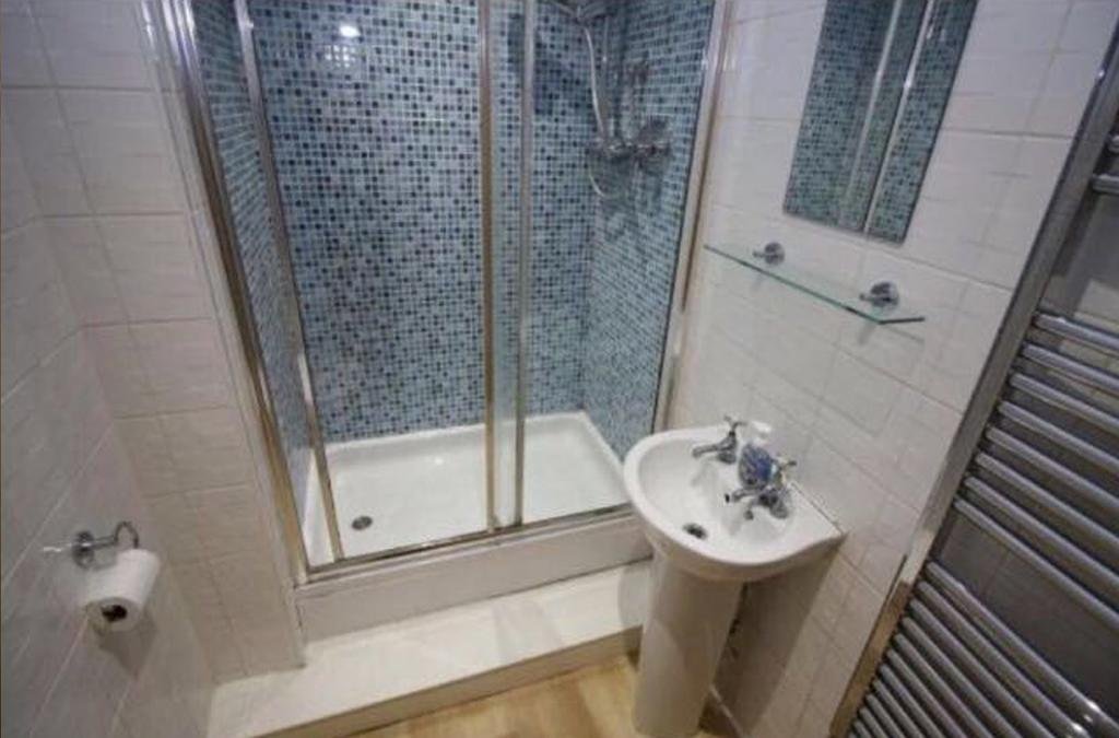 Фото Alexander Apartments Powdene House