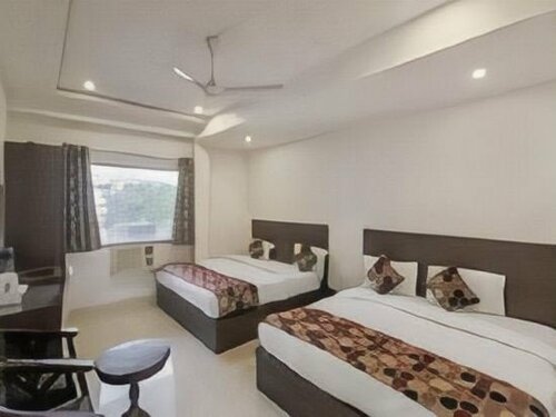 Внешний вид отеля Hotel Delux Inn в Агре, фото 2