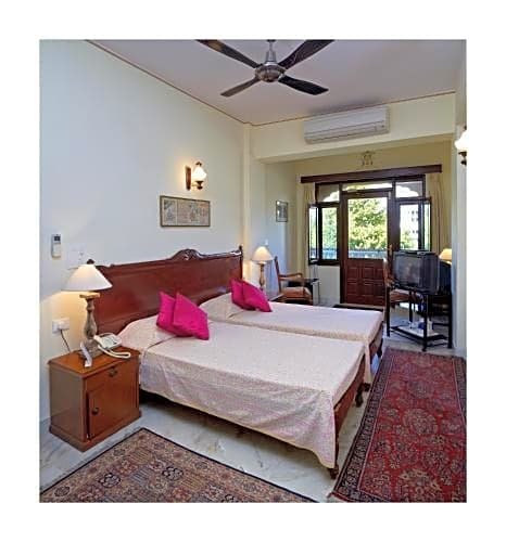 Фото Hotel Megh Niwas