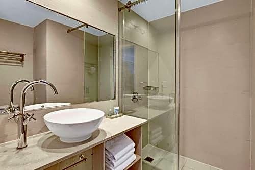 Фото Wyndham Garden Long Island City