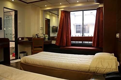 Фото Hotel Karl Residency