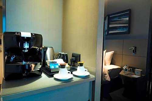 Фото Novotel Chennai Chamiers Road Hotel