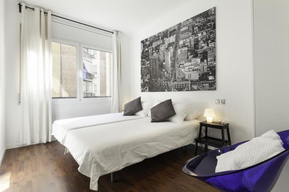 Фото Enjoybcn Gaudi Apartments