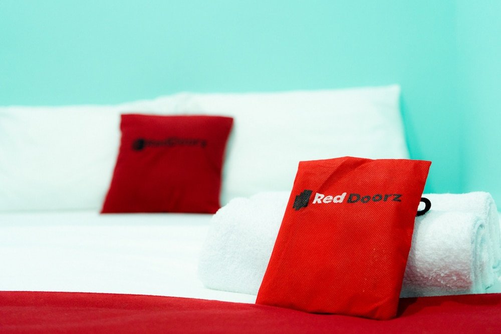 Фото RedDoorz Hostel @ Di Panjaitan Simpang Lima