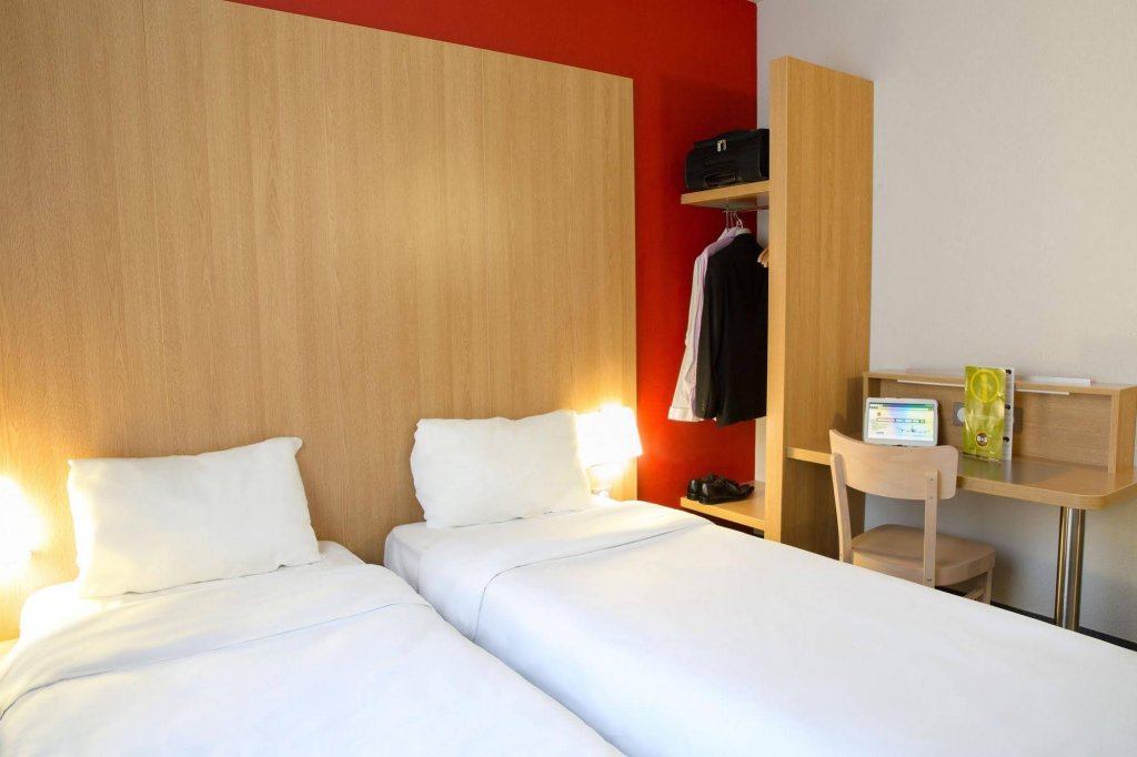 Фото B&b Hôtel Marseille Centre La Joliette