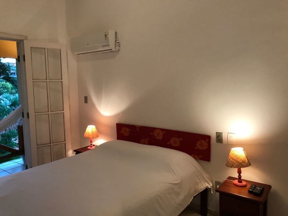 Фото Praia da Ferradurinha Guest House