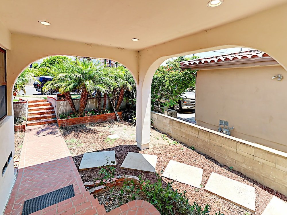 Фото 1731 Plum Street Duplex Unit B - 3 Br apts by RedAwning