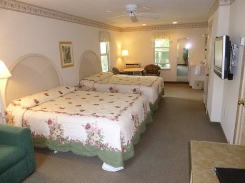 Фото Falmouth Heights Motor Lodge