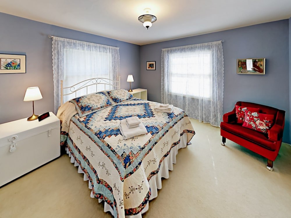 Фото Home with Mission Valley Views by RedAwning