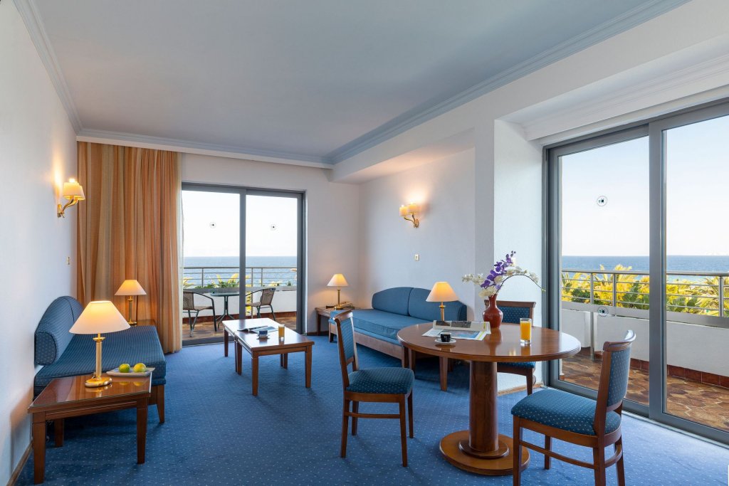 Фото Blue Horizon Hotel