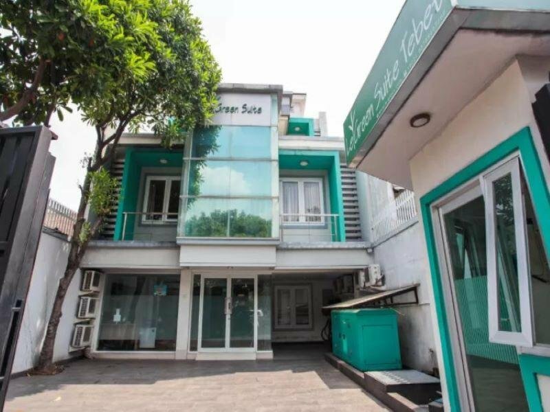Гостиница LeGreen Suite Tebet в Джакарте