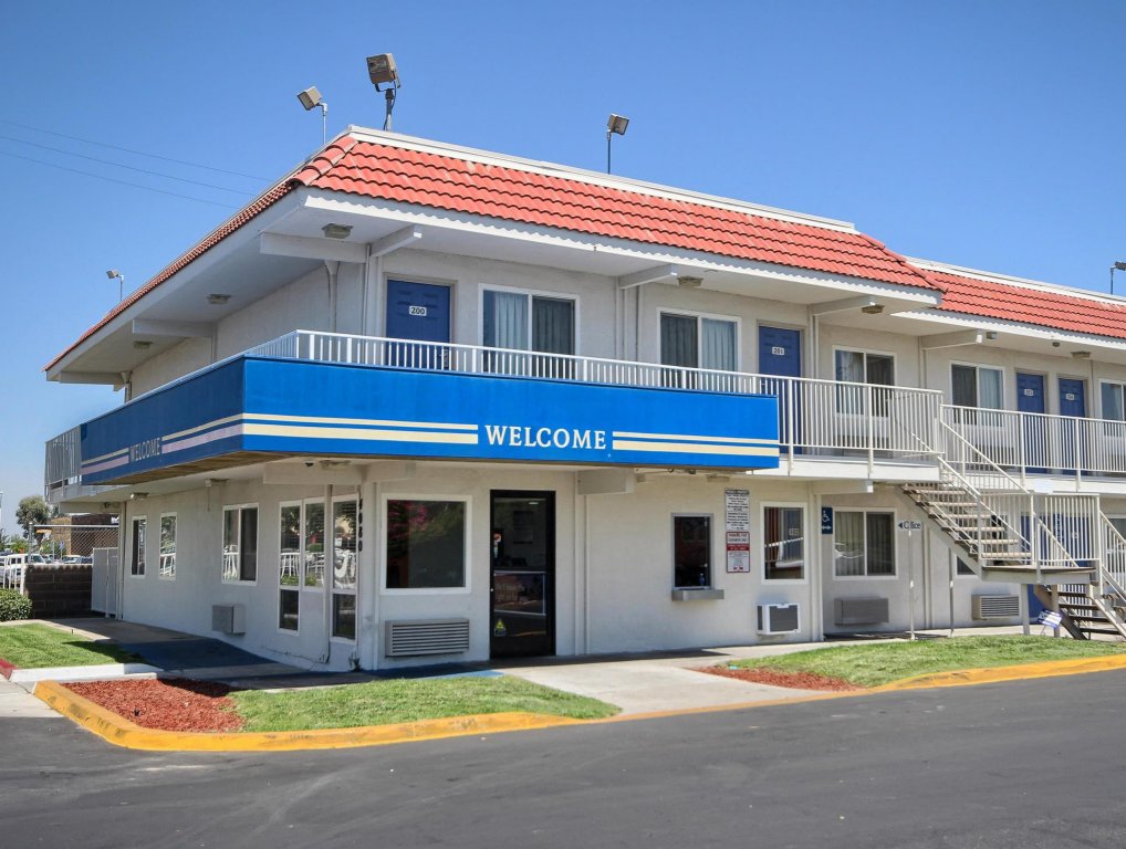 Фото Motel 6 Fresno, Ca - Blackstone South