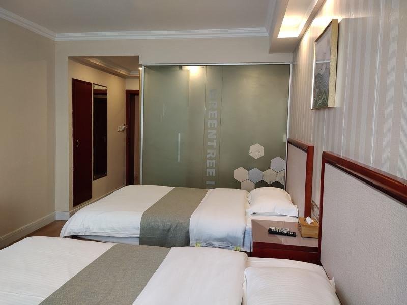 Фото GreenTree Inn Zhenjiang Center Street No. 1 Peoples Hospital Express Hotel