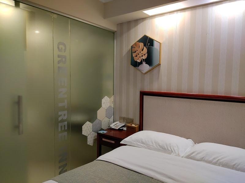 Фото GreenTree Inn Zhenjiang Center Street No. 1 Peoples Hospital Express Hotel