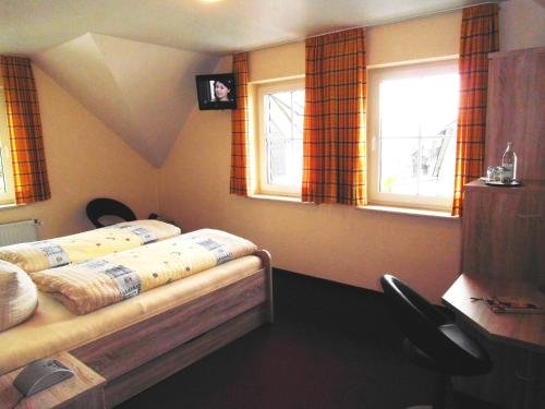 Фото Hotel Zum Kreuzberg