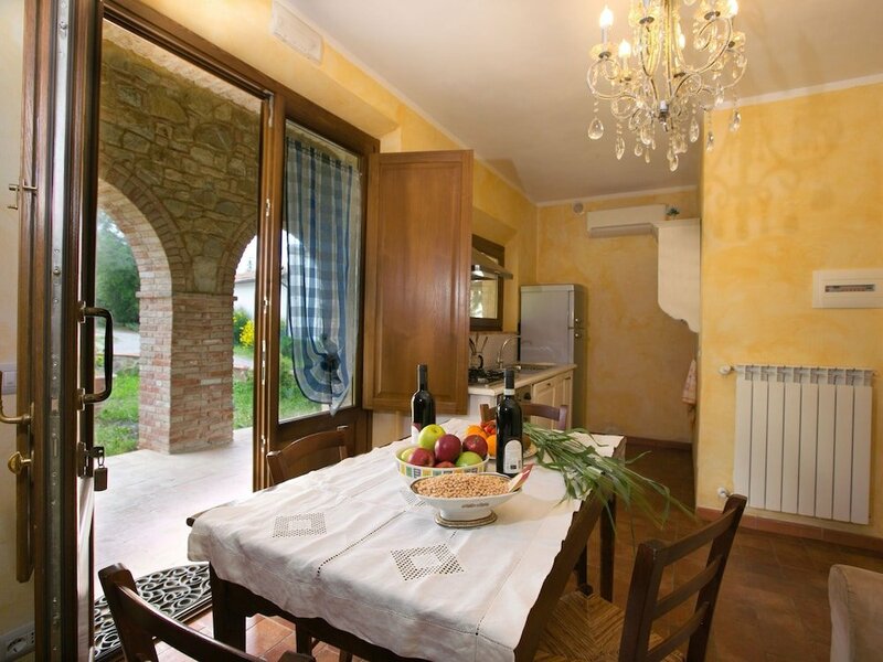 Жильё посуточно Pretty Farmhouse in Castel del Piano With Terrace