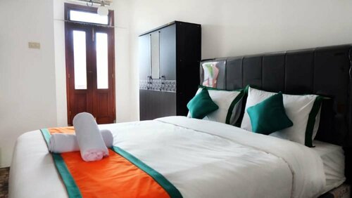 Гостиница Simply Homy Guest House Uny Samirono