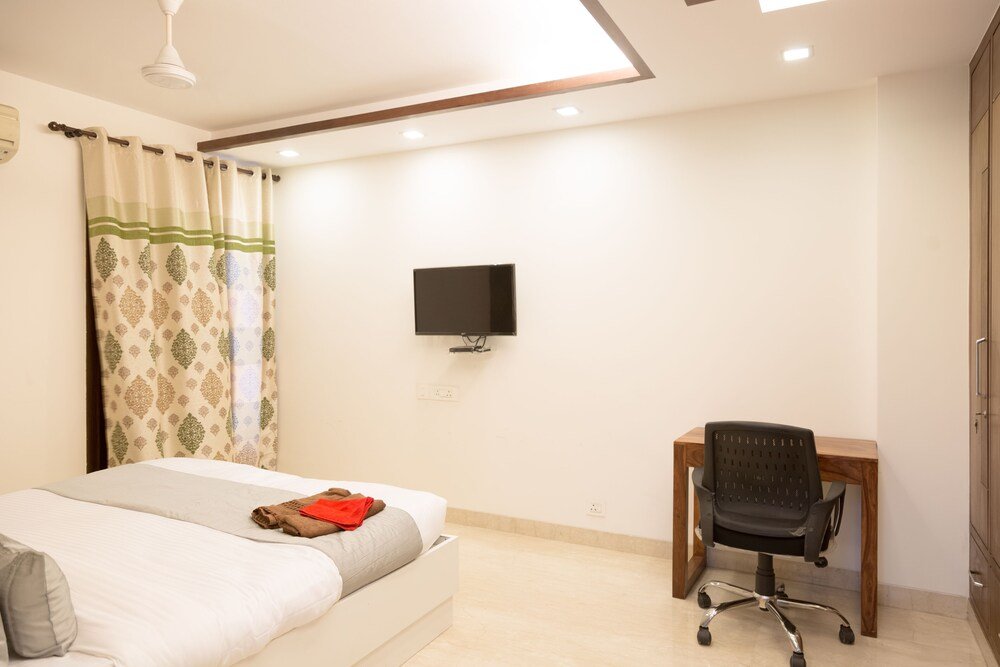 Фото Under My Roof Green Park