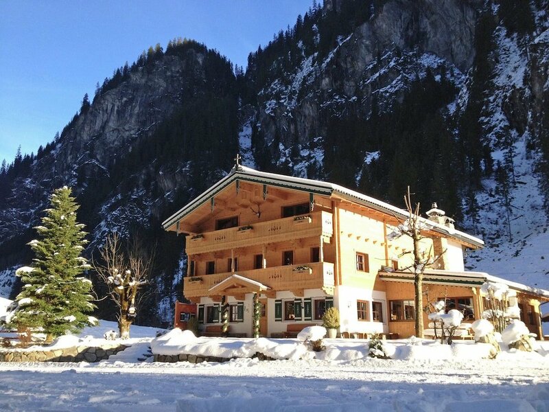 Гостиница Quaint Chalet in Mayrhofen near Ski Lift