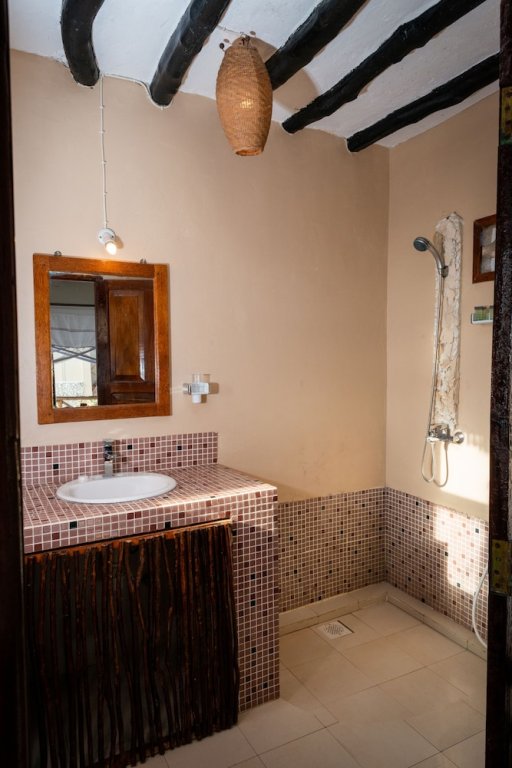 Фото Coral Rocks Hotel & Restaurant