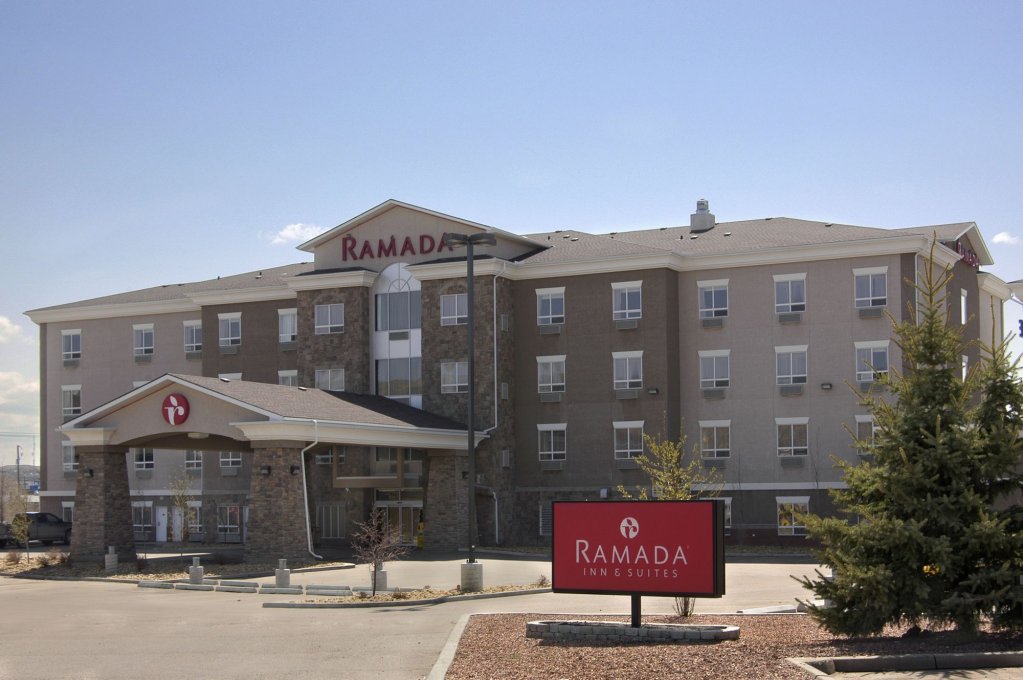 Фото Ramada by Wyndham Drumheller Hotel & Suites