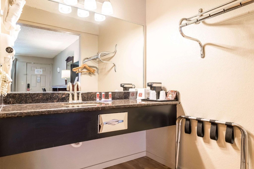 Фото SureStay Hotel by Best Western Oklahoma City West