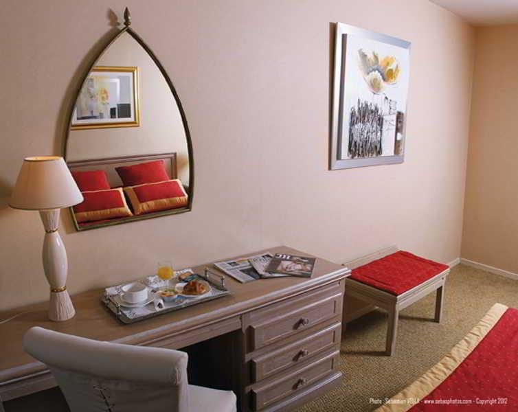 Фото Hotel Chromatics by HappyCulture