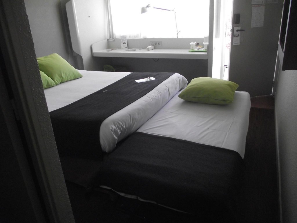 Фото Campanile Chartres