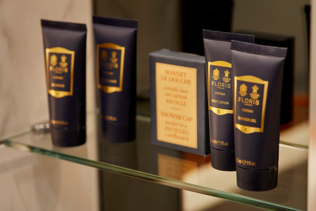 Фото The Queen’s Gate Hotel