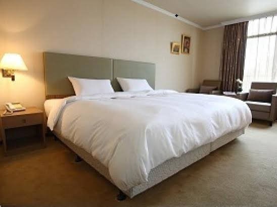 Фото Hotel j Metropolis