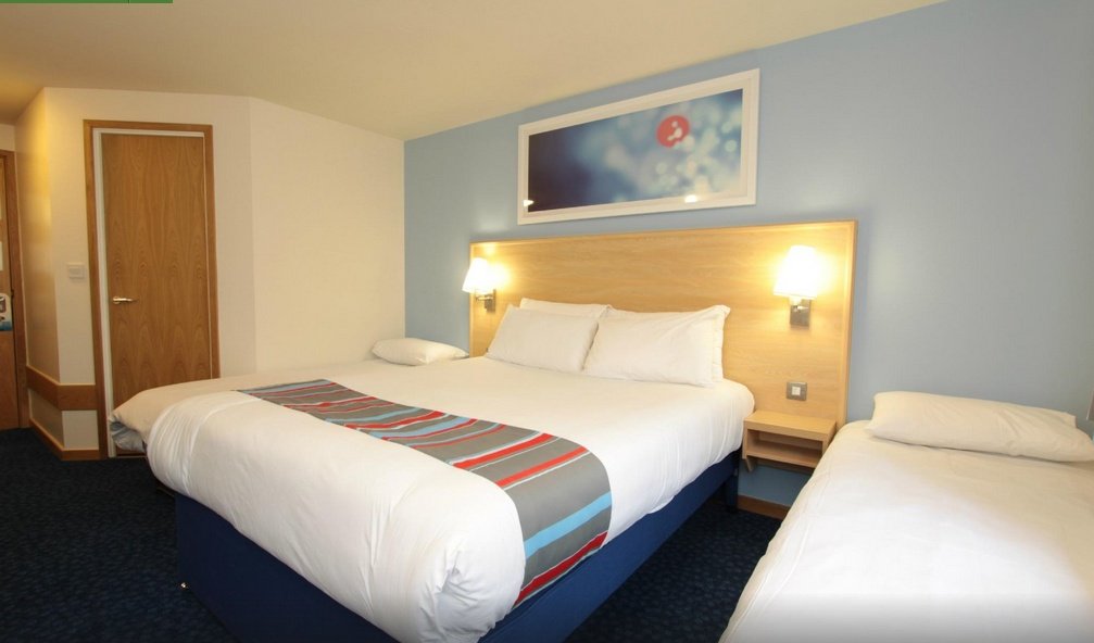 Фото Travelodge London Central City Road Hotel