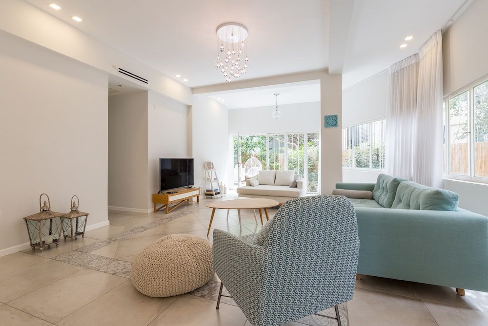 Фото 2bdr Masaryk Square Apt Central Location