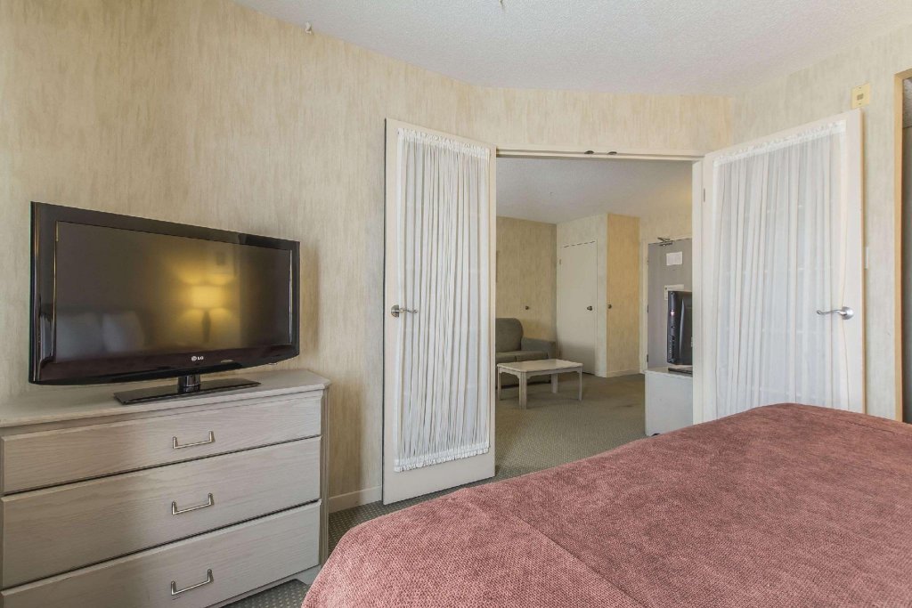 Фото Quality Suites Laval