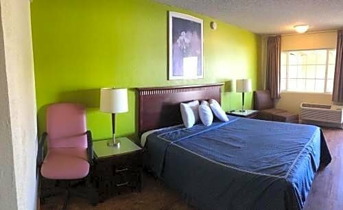 Гостиница Discovery Inn в Окдейле