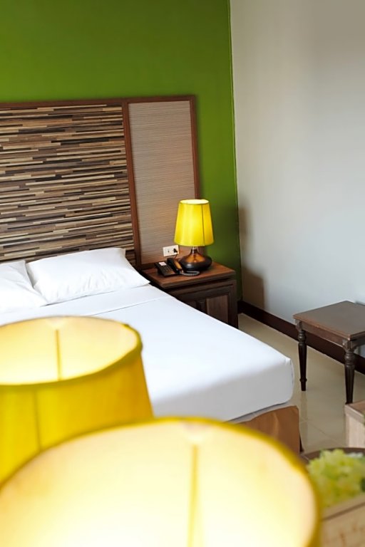 Фото Rambuttri Village Inn & Plaza