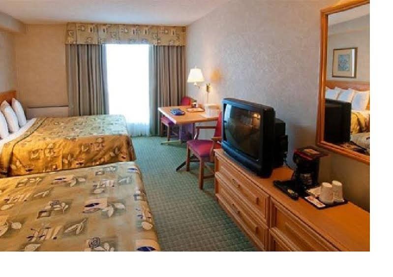 Фото Four Points by Sheraton Toronto Airport East