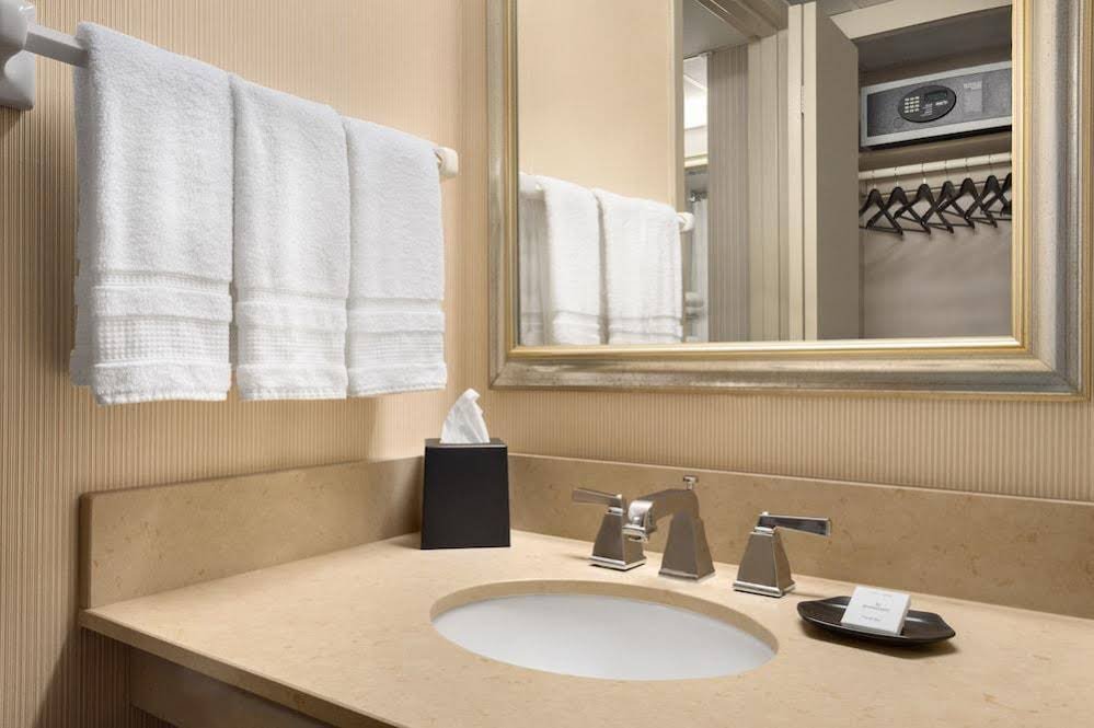 Фото Sheraton Madison Hotel