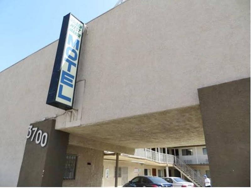 Фото Golden West Manor Motel