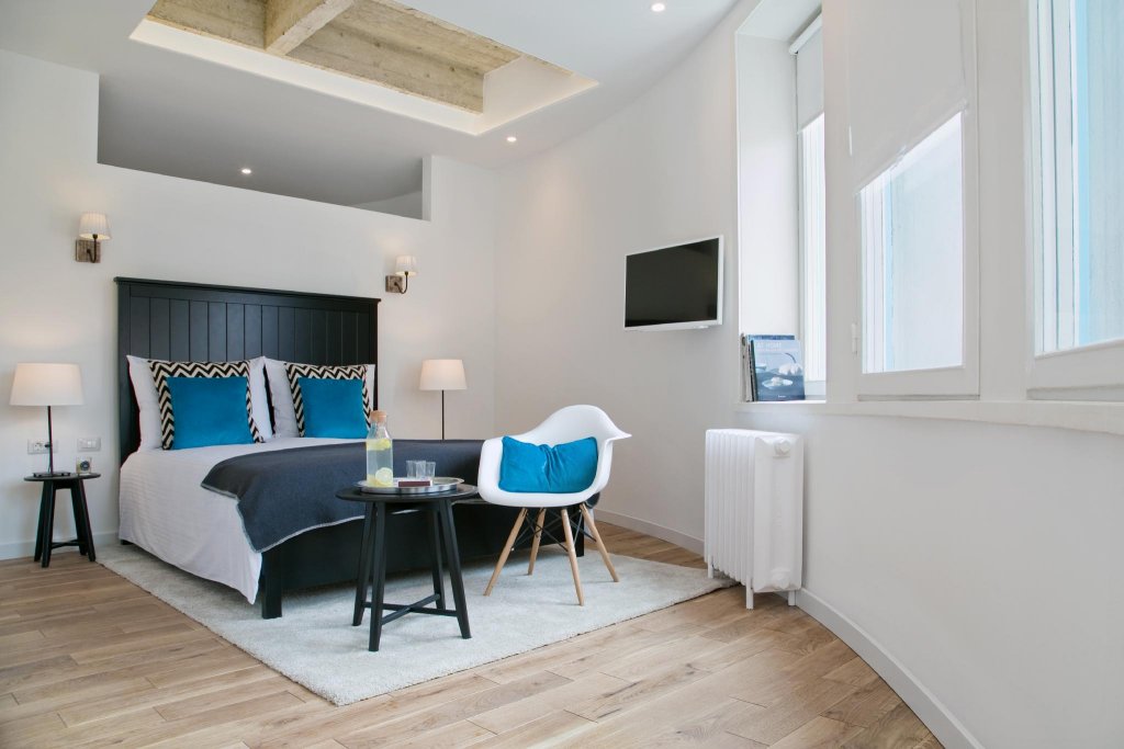 Фото Angel Main Square