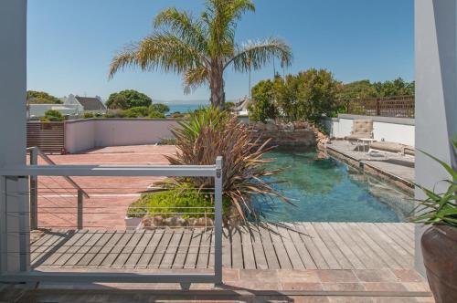 Фото Whale Away Guest House