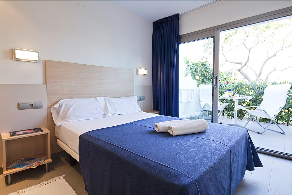 Фото Apartamentos Castellmar