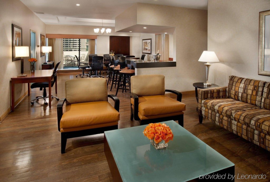 Фото Embassy Suites Indianapolis Downtown