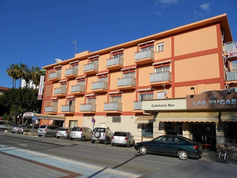 Гостиница Apartamentos Turísticos las Yucas в Торре дель Маре